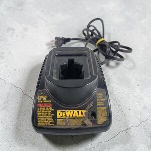 DEWALT DW9226 7.2V-18V NiCd 1 Hour Battery Charger TESTED